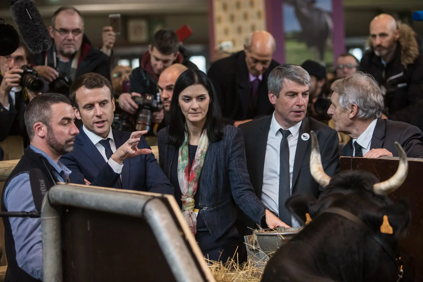 Audrey Bourolleau avec Emmanuel Macron, lors de la visite du candidat d’En marche !, au Salon de l’agriculture, le 1er mars 2017.