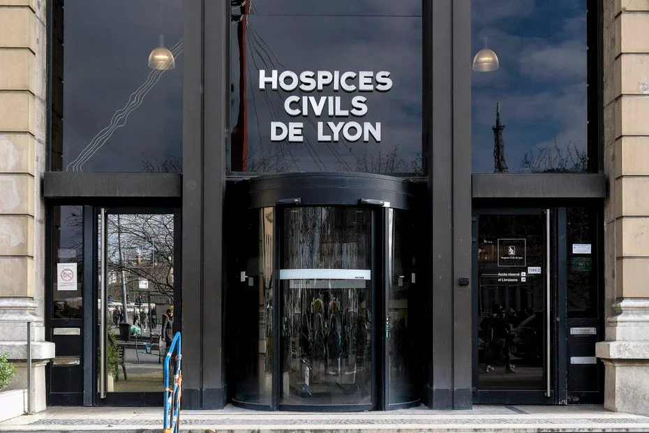 Carole Burillon, chef de service aux HCL, est visée par une enquête pour pour détournements de fonds et prise illégale d’intérêts. L’association Anticor avait signalé en mars dernier son implication dans la signature d’une convention entre l’hôpital et une société privée dont l'un des cogérants est son époux.