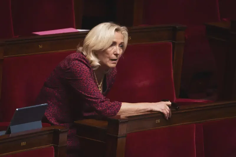 Marine Le Pen et ses sœurs devront rembourser 300 000 euros de frais de mandat indus par leur père au Parlement européen. © Alexandra BONNEFOY/REA